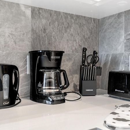 Modern Comfort At Ubc: 1Br Condo Near Campus Βανκούβερ Εξωτερικό φωτογραφία